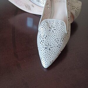 NWOT Vince Camuto metallic flats